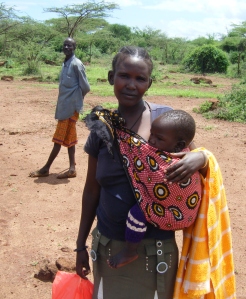 Kvinna med barn i byn - Kopia
